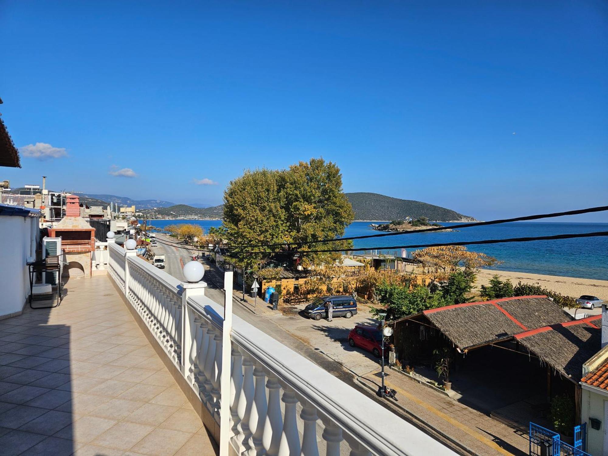 Leonidas Apartments Неа-Перамос Екстер'єр фото
