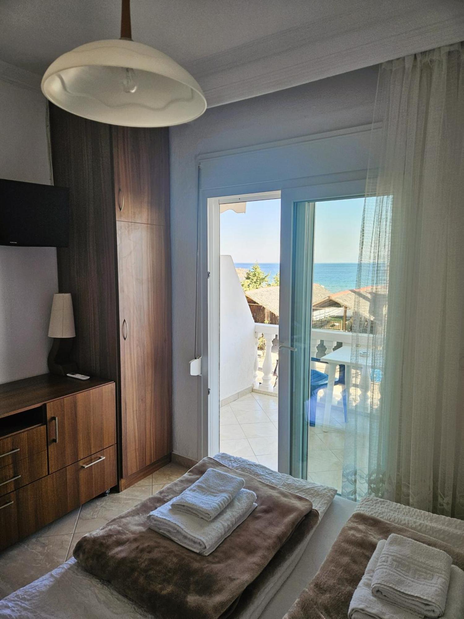 Leonidas Apartments Неа-Перамос Екстер'єр фото